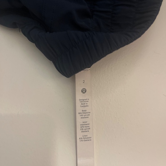 Lululemon Hottie Hots 4in - Picture 3 of 3